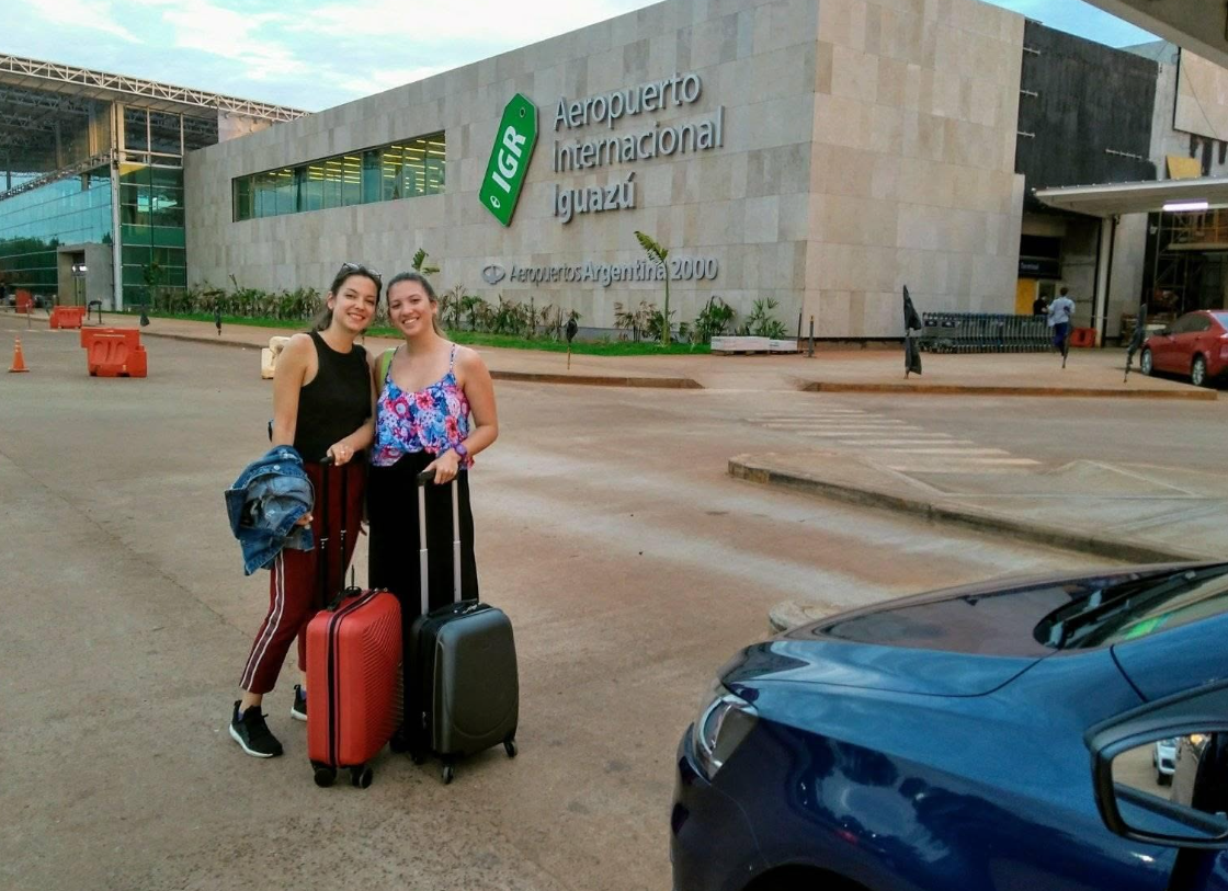 Pasajeros en aeropuerto de Iguazú